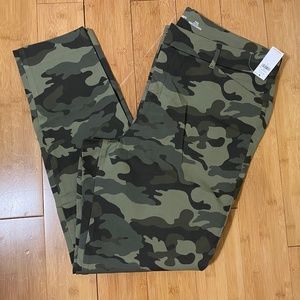 NWT - Old Navy Camouflage Pixie Pants - High waist